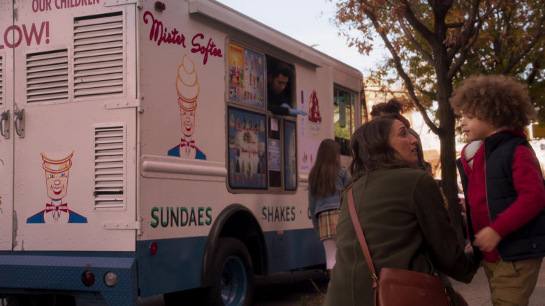 Mister Softee Ice Cream Truck in Girls5eva S01E03 Alf Musik (2021)