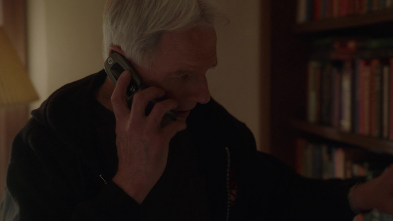 Motorola Mobile Phone of Mark Harmon as Leroy Jethro Gibbs in NCIS S18E14 Unseen Improvements (2021)