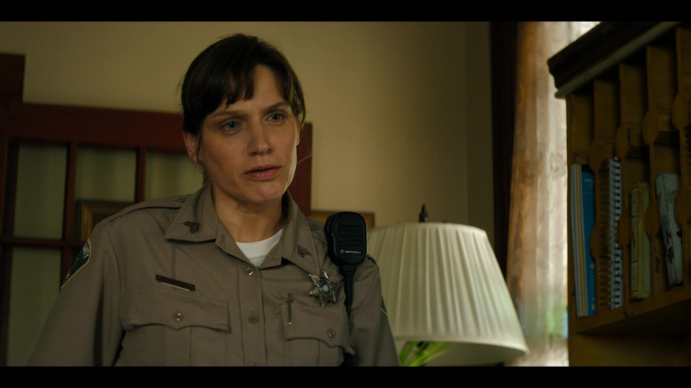 Motorola Radio of Lee Eddy as Sgt. Christine Langley in Panic S01E02 Heights (2021)