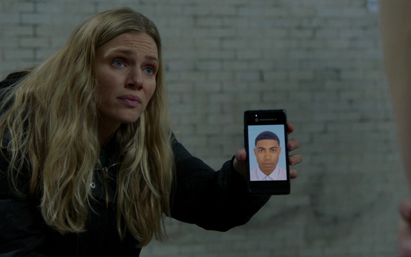 Motorola Smartphone Held by Tracy Spiridakos as Detective Hailey Upton in Chicago P.D. S08E15 The Right Thing (2021)