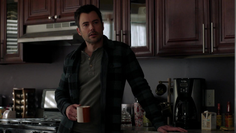 Mr. Coffee Coffee Maker in Manifest S03E10 Compass Calibration (2021)