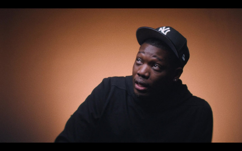 New Era New York Yankees Black Cap in That Damn Michael Che S01E06 "Only Built 4 Leather Suits" (2021)