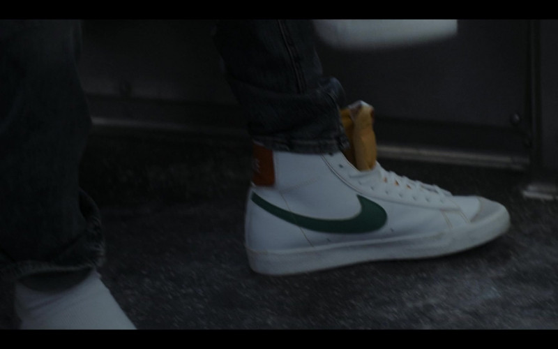 Nike Blazer Mid '77 Shoes in The Chi S04E01 Soul Food (2021)