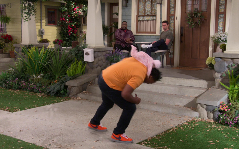 Nike Blazer Mid Orange Sneakers of Marcel Spears as Marty in The Neighborhood S03E16 Welcome to the Test Run (2021)