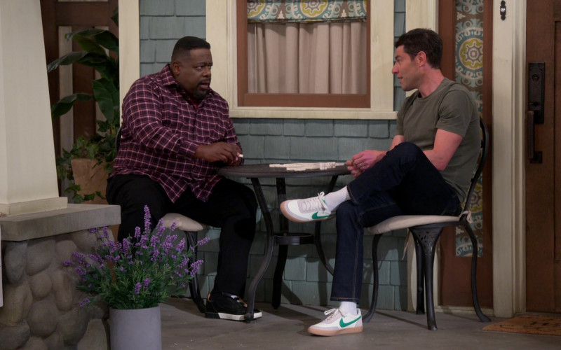 Nike SB Heritage Vulc Sneakers of Max Greenfield as Dave in The Neighborhood S03E16 Welcome to the Test Run (2021)