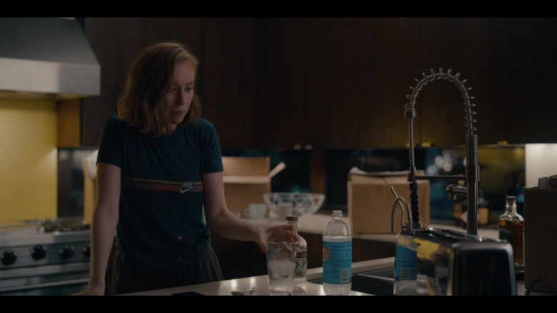 Nike T-Shirt and Canada Dry Soda in Hacks S01E01 Tbd (2021)