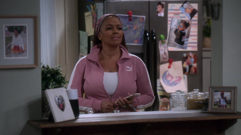 Puma Pink Track Jacket of Kim Fields as Regina in The Upshaws S01E10 The Backslide (3)