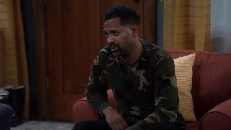 Ralph Lauren Camo Sweater of Mike Epps as Bennie in The Upshaws S01E07 Yard Sale (3)
