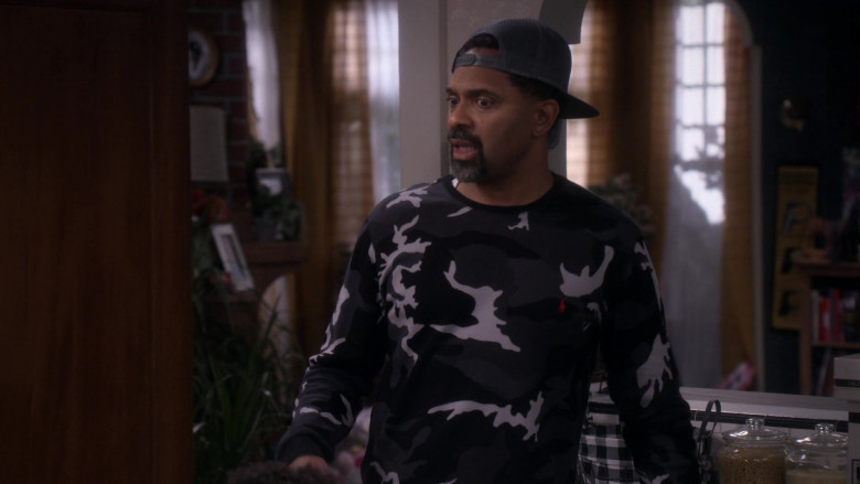 Ralph Lauren Men's Sweater of Mike Epps as Bennie Upshaw in The Upshaws S01E10 The Backslide (2021)