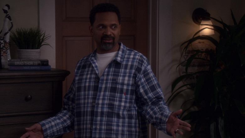 Ralph Lauren Pajamas of Mike Epps as Bennie in The Upshaws S01E10 TV Show 2021 (3)