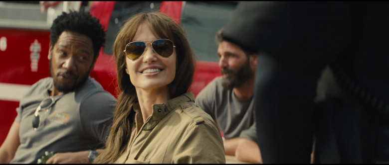 Ray-Ban Aviator Women's Sunglasses of Angelina Jolie as Hannah Faber in Those Who Wish Me Dead (1)