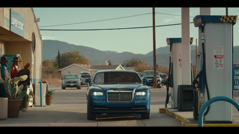 Rolls-Royce Wraith Blue Car in Hacks S01E02 TV Show 2021 (1)