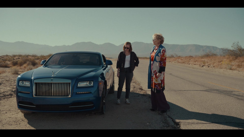 Rolls-Royce Wraith Blue Car in Hacks S01E02 TV Show 2021 (5)