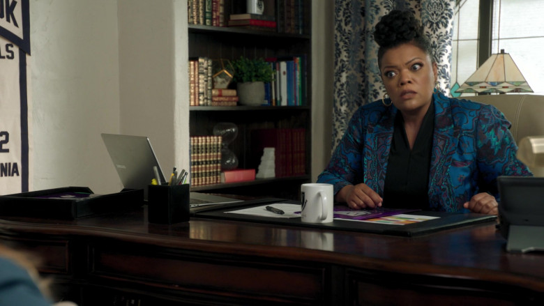 Samsung Notebook of Yvette Nicole Brown as Sherilyn in Big Shot S01E05 This is our House (2021)