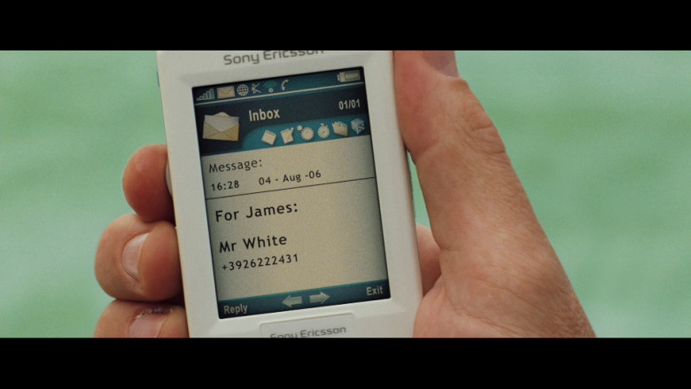Sony Ericsson M600i mobile phone in Casino Royale (2006)