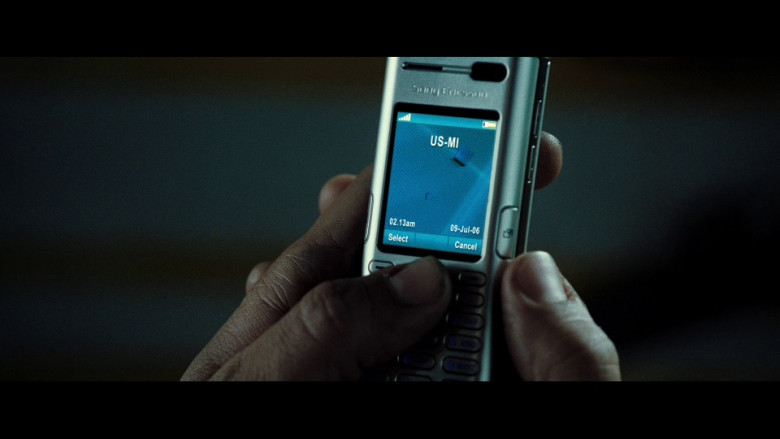 Sony Ericsson mobile phone used by Actor in Casino Royale (2006)