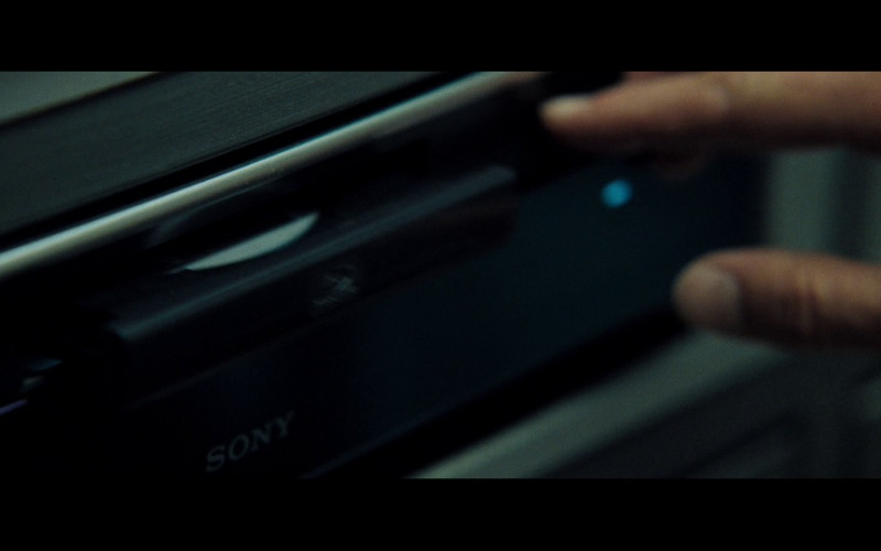 Sony blu-ray player in Casino Royale (2006)