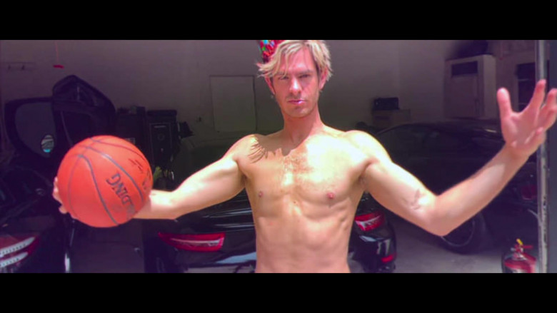 Spalding Basketball of Andrew Garfield as Link in Mainstream (2)