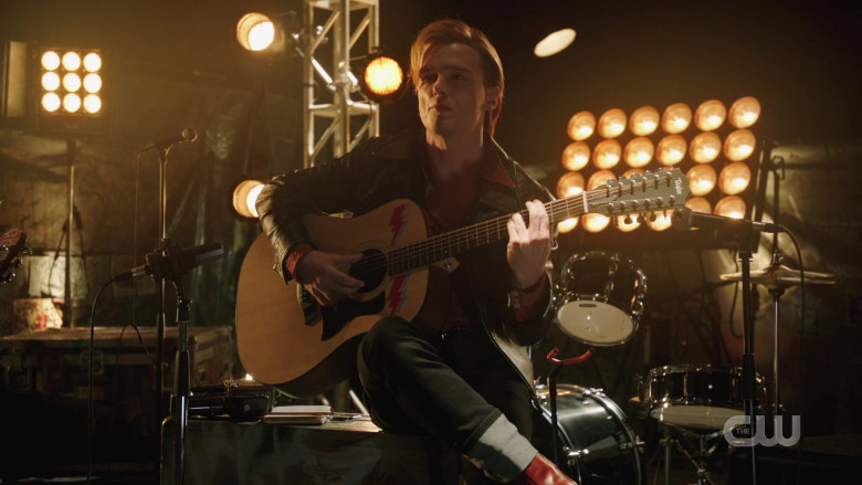 Taylor Guitar in DC’s Legends of Tomorrow S06E01 Ground Control to Sara Lance (2021)