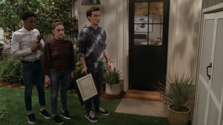 Vans Sneakers of Joey Bragg as Freddie Raines in Call Your Mother S01E13 Jean There Done That (1)