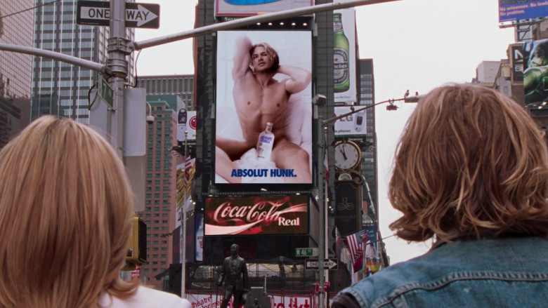 Absolut Vodka, Coca-Cola, Heineken, LG in Sex and the City S06E06 Hop, Skip, and a Week (2003)