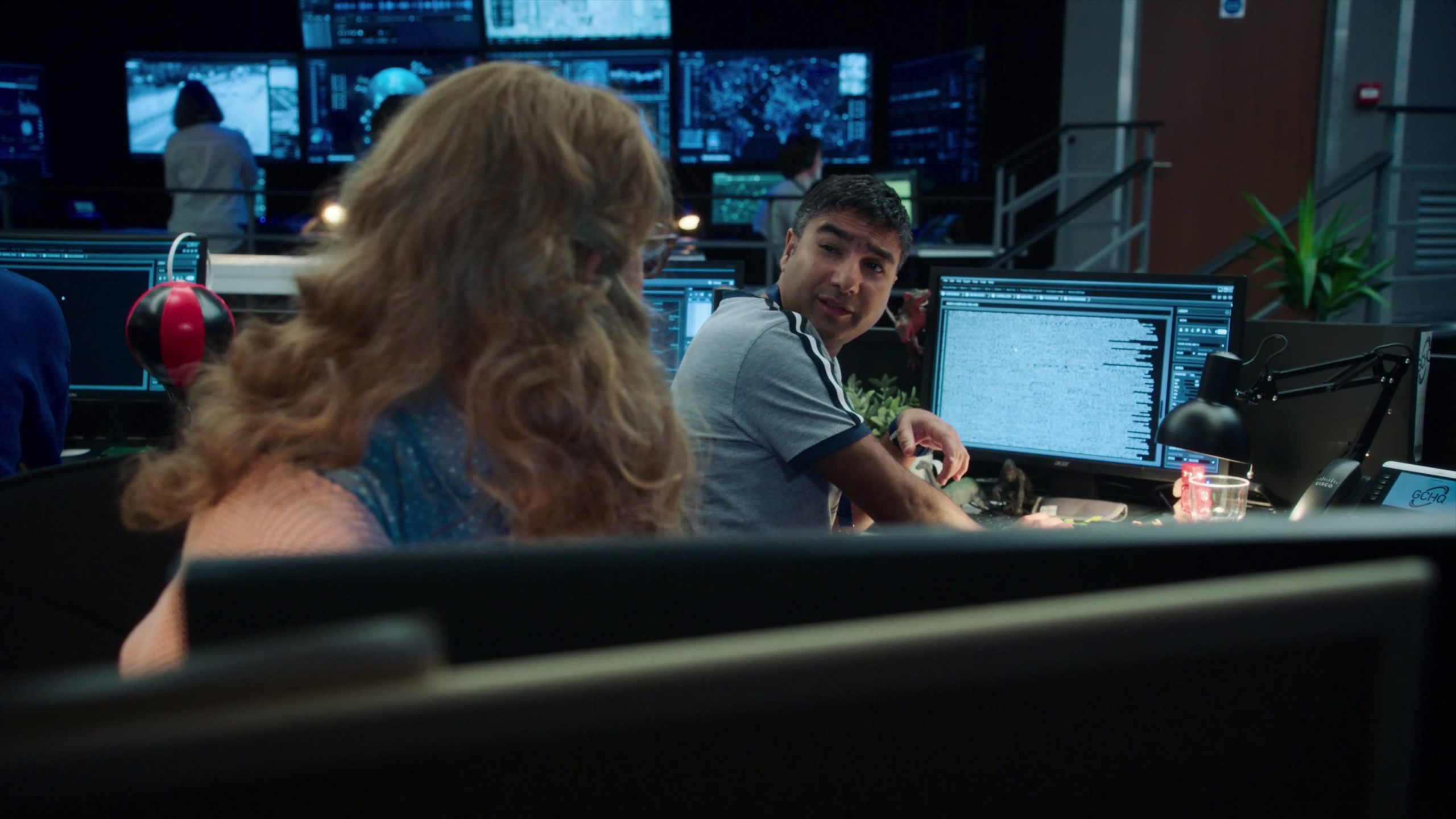 Acer Monitor and Cisco Phone in Intelligence S02E01 (2021)