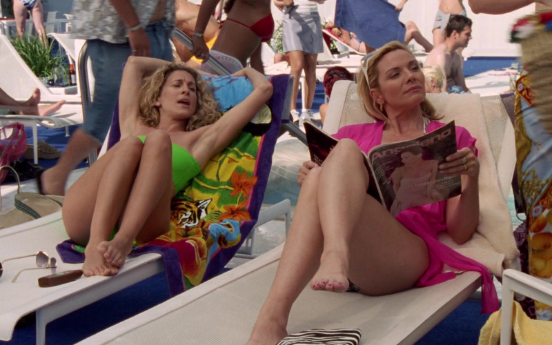 Angeleno Magazine Held by Kim Cattrall as Samantha Jones in Sex and the City S03E14 Sex and Another City (2)