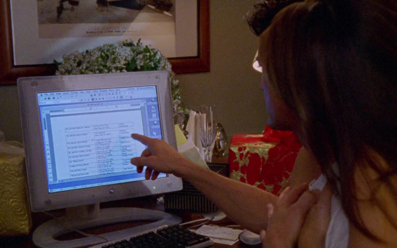 Apple Computer Monitor Used by Kyle MacLachlan as Trey MacDougal in Sex and the City S03E13 Escape from New York 2000 (1)