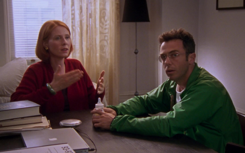 Apple Laptop of Cynthia Nixon as Miranda Hobbes in Sex and the City S05E03 Luck Be an Old Lady (2002)