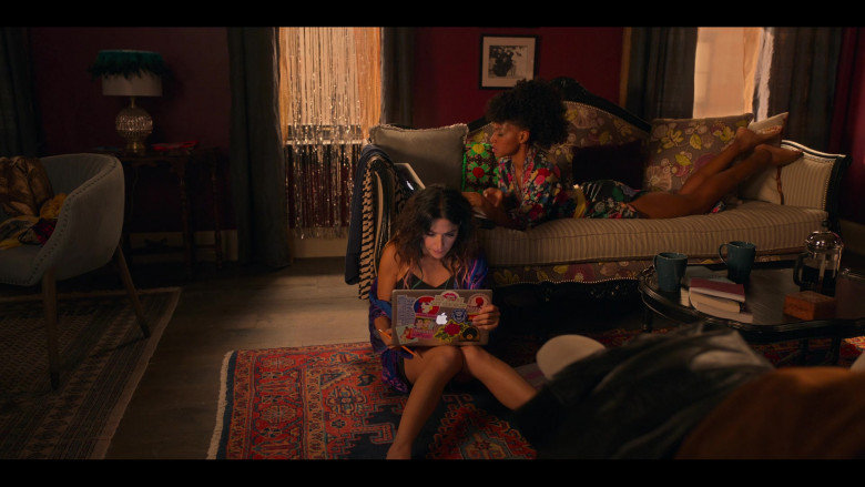 Apple Laptops Used by Sarah Shahi as Billie Connelly in Sex Life S01E04 TV Series (2)