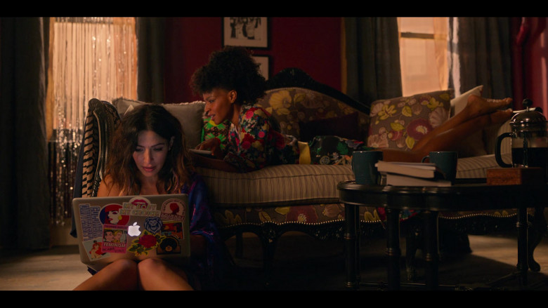 Apple Laptops Used by Sarah Shahi as Billie Connelly in Sex Life S01E04 TV Series (3)