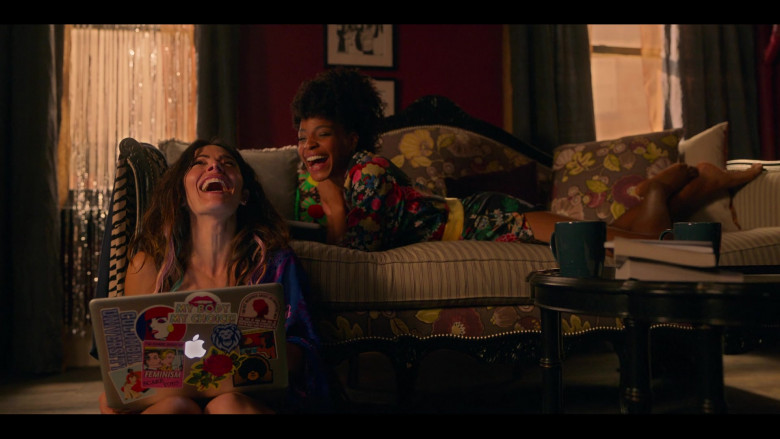 Apple Laptops Used by Sarah Shahi as Billie Connelly in Sex Life S01E04 TV Series (4)