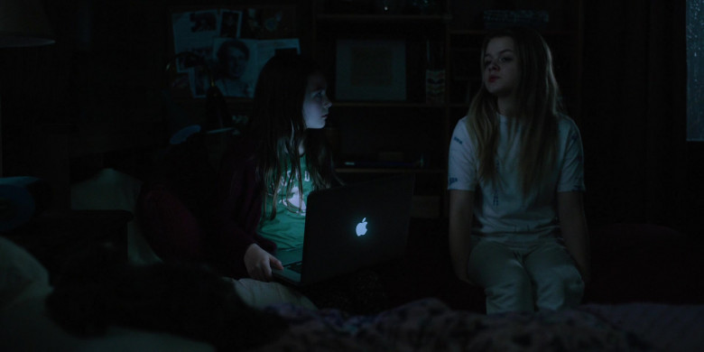 Apple MacBook Laptop Used by Brooklynn Prince as Hilde Lisko in Home Before Dark S02E02 (2)
