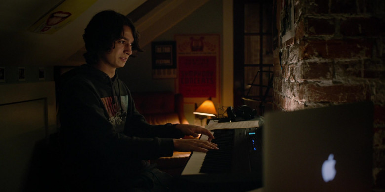 Apple MacBook Laptop of Rio Mangini as Ethan in Home Before Dark S02E02 TV Show