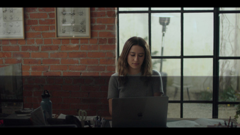 Apple MacBook Pro Laptop Used by Ilana Glazer as Lucia ‘Lucy' Martin in False Positive (1)