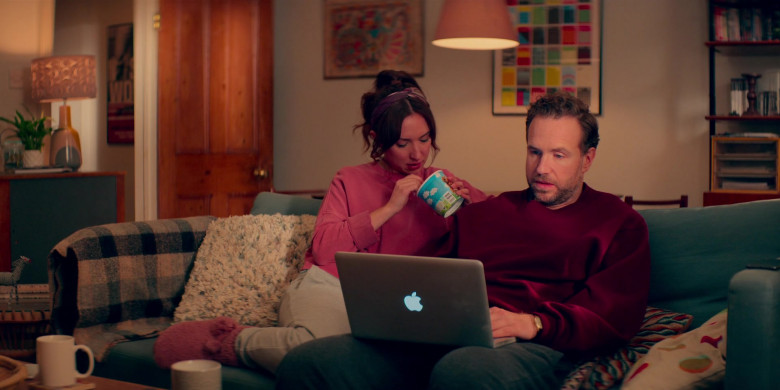Apple MacBook Pro Laptop Used by Rafe Spall as Jason Ross & Esther Smith as Nikki Newman in Trying S02E05 (1)