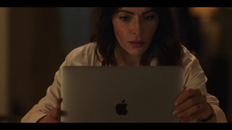 Apple MacBook Pro Laptop Used by Sarah Shahi as Billie Connelly in Sex Life S01E08 This Must Be the Place (1)