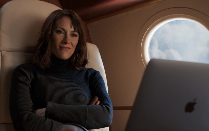 Apple MacBook Pro Laptop of Laura Benanti as Quinn Tyler in Younger S07E11 "Make No Mustique" (2021)