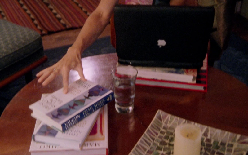 Apple Macintosh Powerbook Laptop in Sex and the City S02E15 Shortcomings (1999)