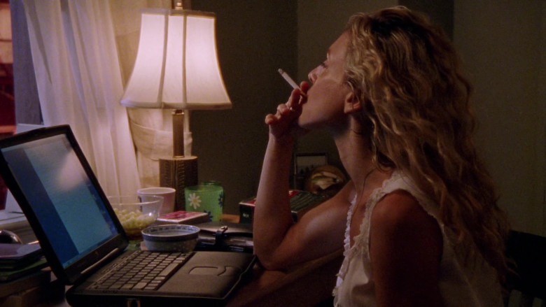 Apple Macintosh Powerbook Laptop of Sarah Jessica Parker as Carrie Bradshaw in Sex and the City S02E18 Ex and the City (