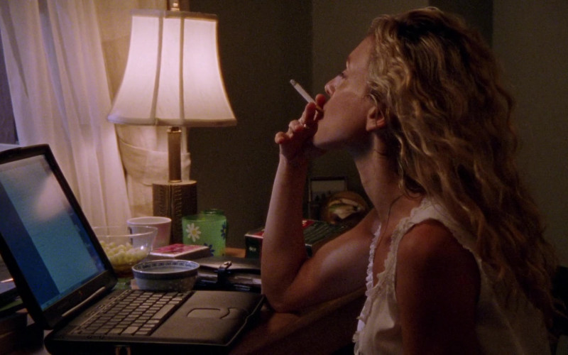 Apple Macintosh Powerbook Laptop of Sarah Jessica Parker as Carrie Bradshaw in Sex and the City S02E18 Ex and the City (