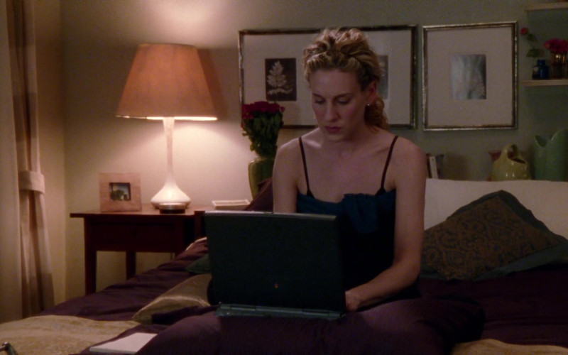 Apple PowerBook Black Laptop Used by Sarah Jessica Parker as Carrie Bradshaw in Sex and the City S01E03 Bay of Married P