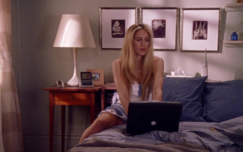 Apple PowerBook Black Notebook Used by Sarah Jessica Parker as Carrie Bradshaw in Sex and the City S02E12 TV Show