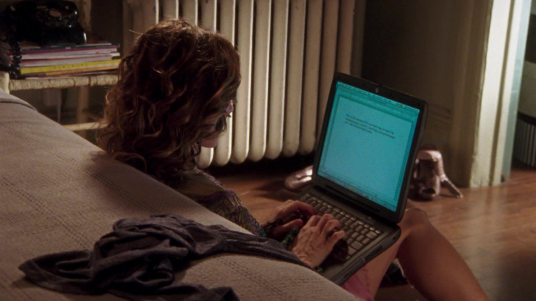 Apple PowerBook G3 Black Laptop Used by Carrie Bradshaw (Sarah Jessica Parker) in Sex and the City S06E18
