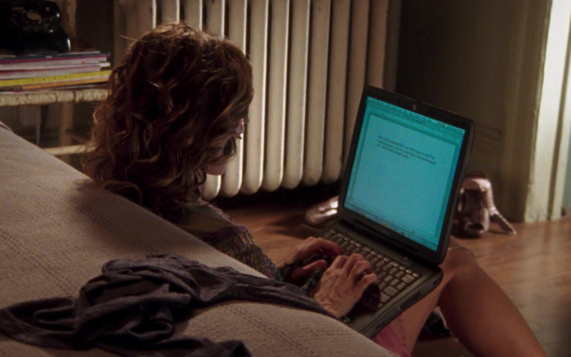 Apple PowerBook G3 Black Laptop Used by Carrie Bradshaw (Sarah Jessica Parker) in Sex and the City S06E18