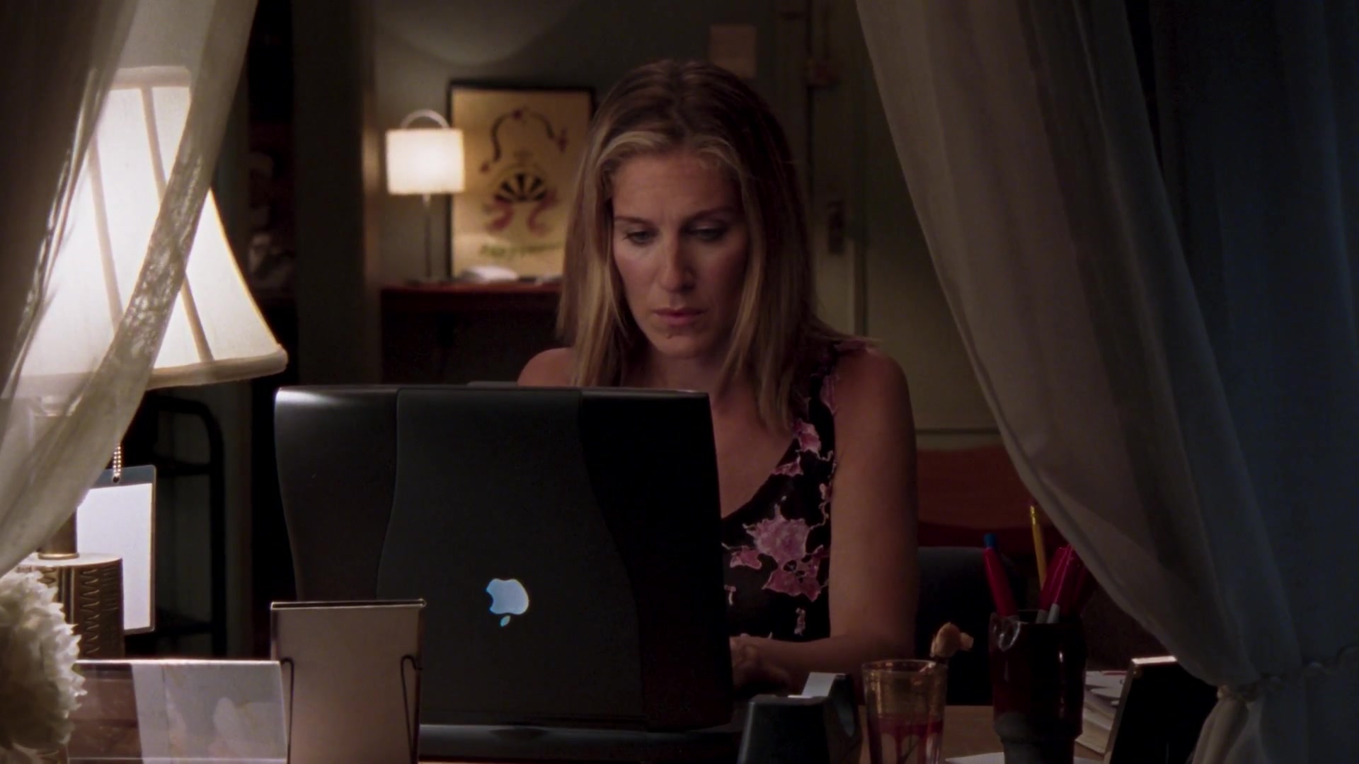 Apple Powerbook G3 Laptop Used By Actress Sarah Jessica Parker As Carrie Bradshaw In Sex And The
