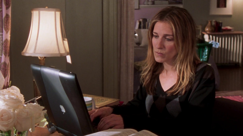 Apple PowerBook G3 Laptop Used by Carrie Bradshaw (Sarah Jessica Parker) in Sex and the City S06E14 The Ick Factor (2)