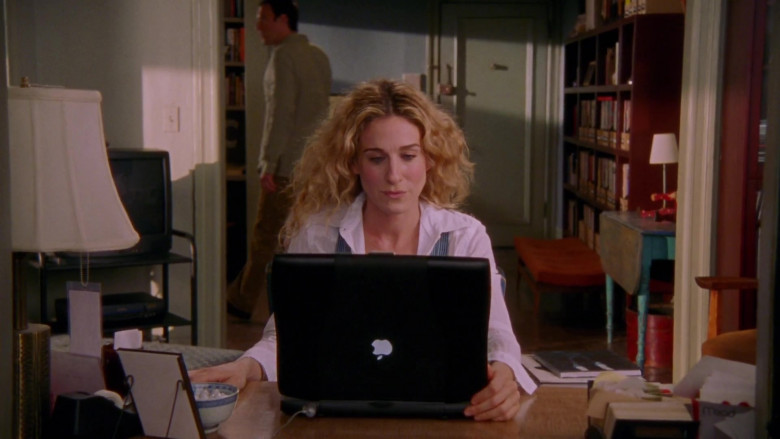 Apple PowerBook G3 Laptop Used by Sarah Jessica Parker as Carrie Bradshaw in Sex and the City S04E08 TV Show 2001 (2)