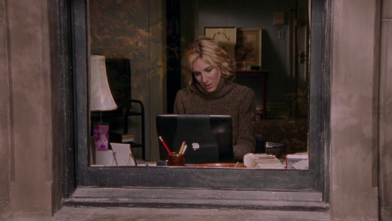 Apple PowerBook G3 Laptop Used by Sarah Jessica Parker as Carrie Bradshaw in Sex and the City S04E18 TV Show 2002 (4)