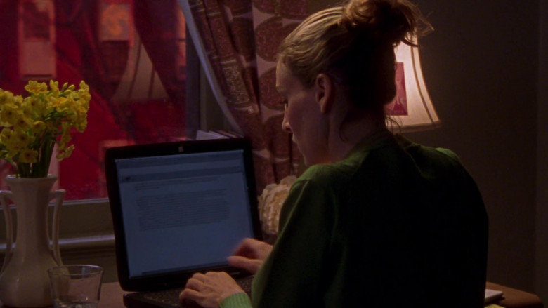 Apple PowerBook G3 Laptop Used by Sarah Jessica Parker as Carrie Bradshaw in Sex and the City S05E01 Anchors Away (2002)